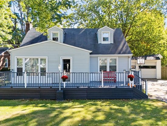 Cape cod home with a long front porch in Painesville, Ohio
